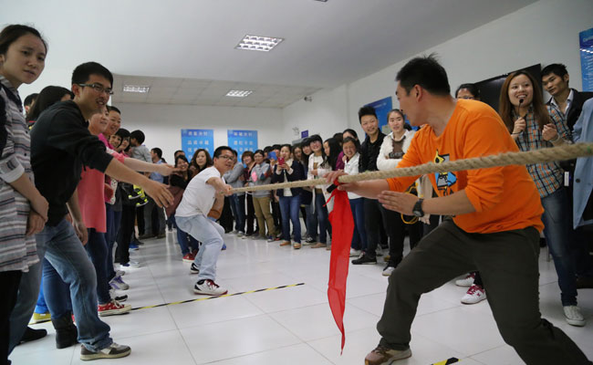 2014 employees skipping tug